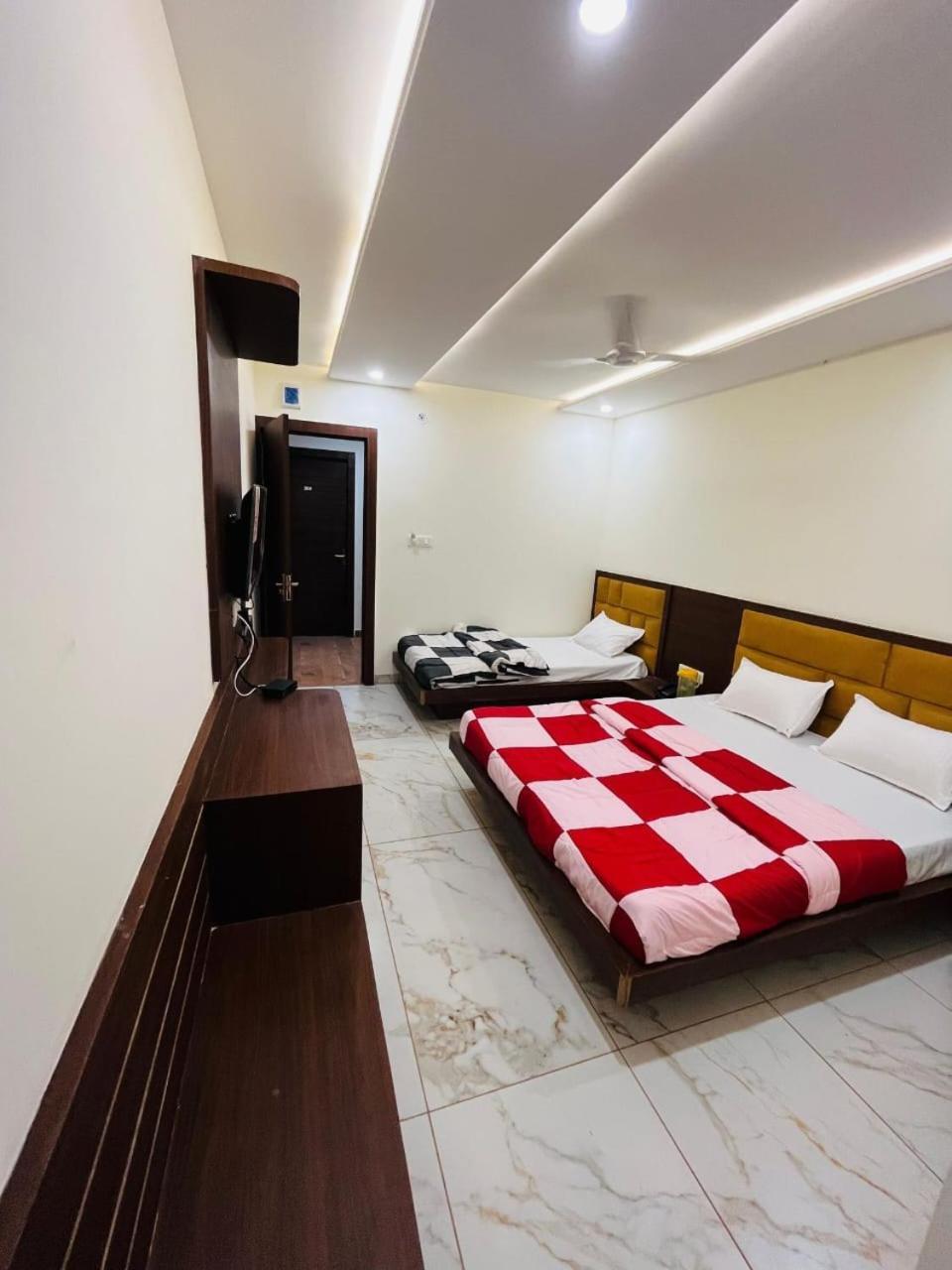 Hotel Prakasham Ujjain Exterior photo