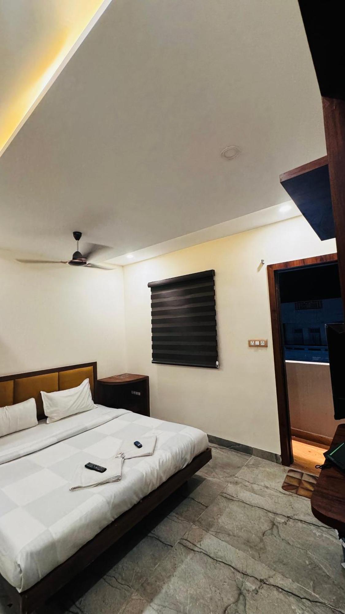 Hotel Prakasham Ujjain Exterior photo