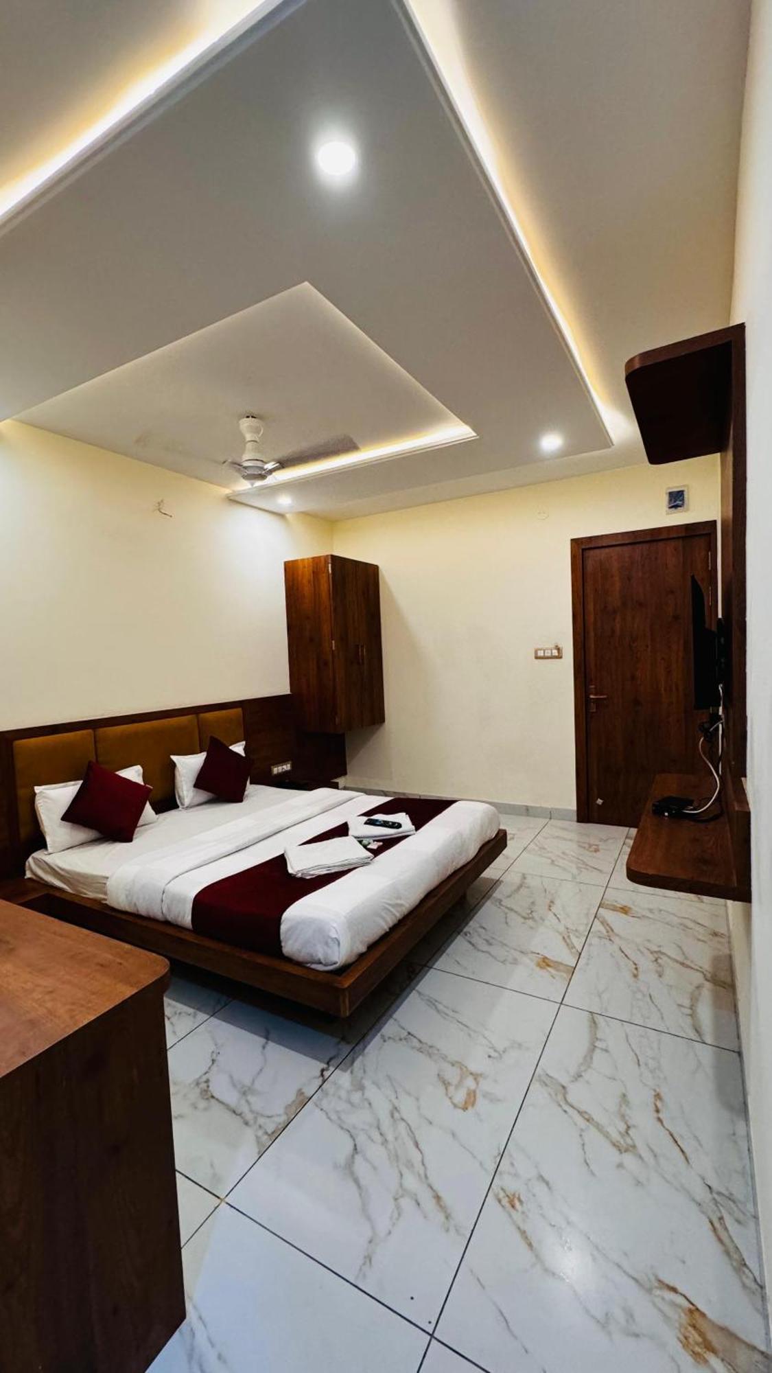 Hotel Prakasham Ujjain Exterior photo