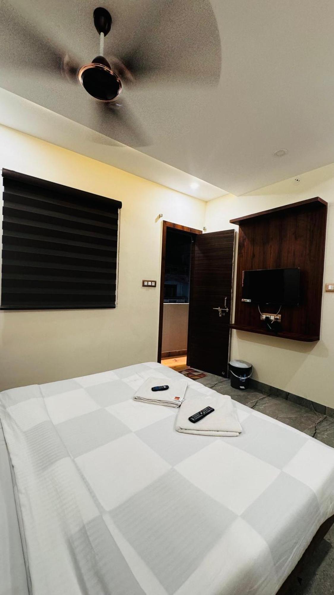 Hotel Prakasham Ujjain Exterior photo