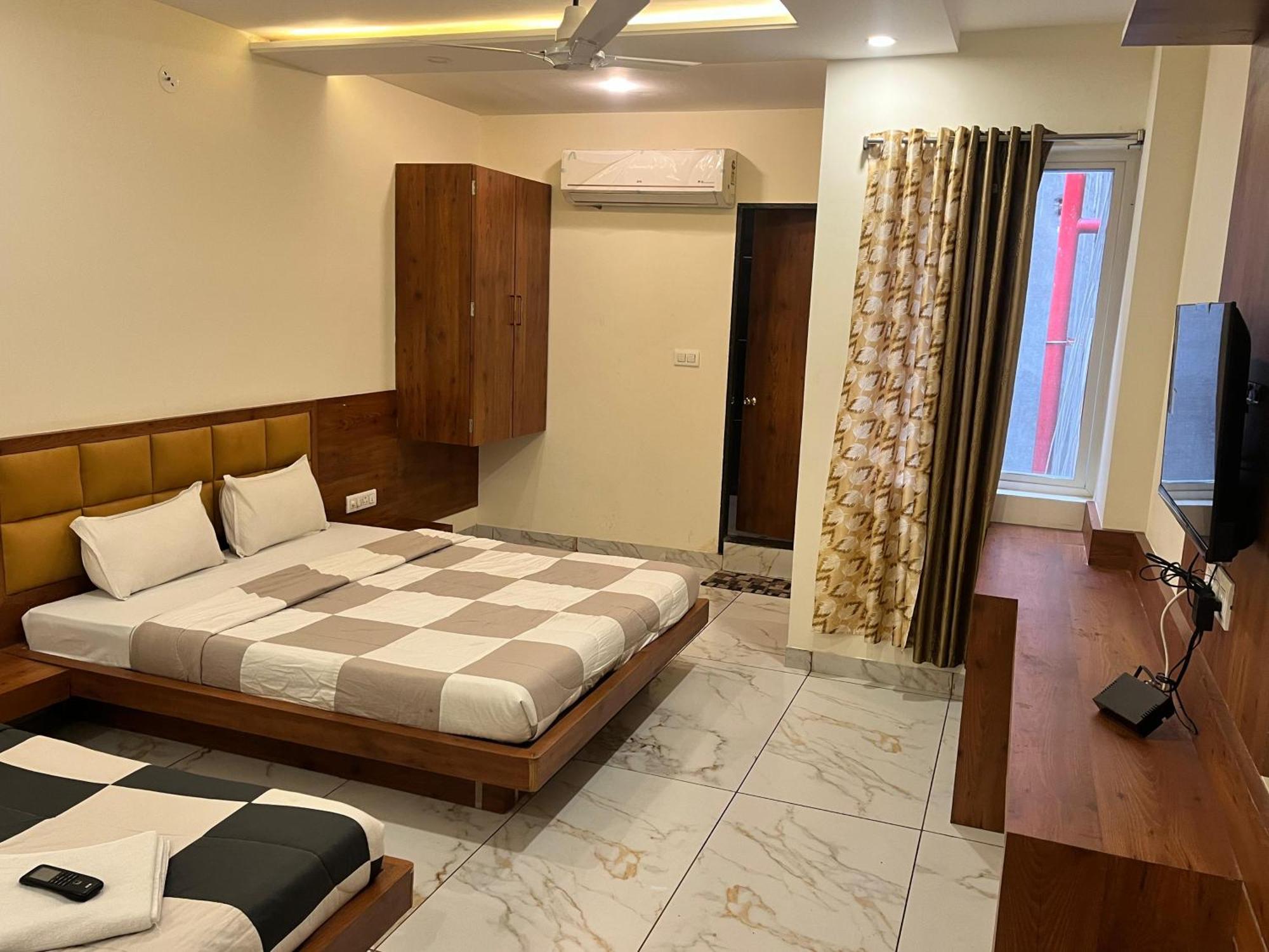 Hotel Prakasham Ujjain Exterior photo