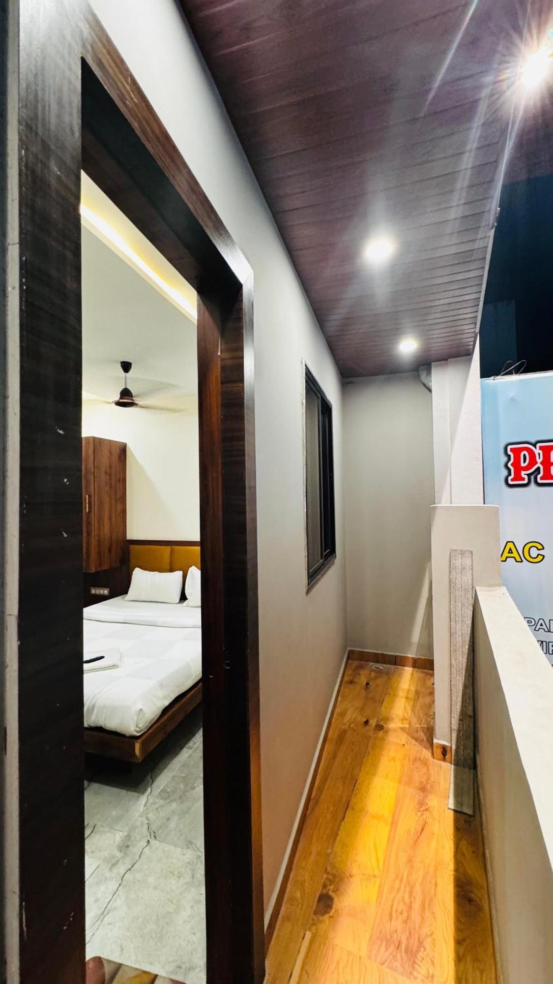 Hotel Prakasham Ujjain Exterior photo