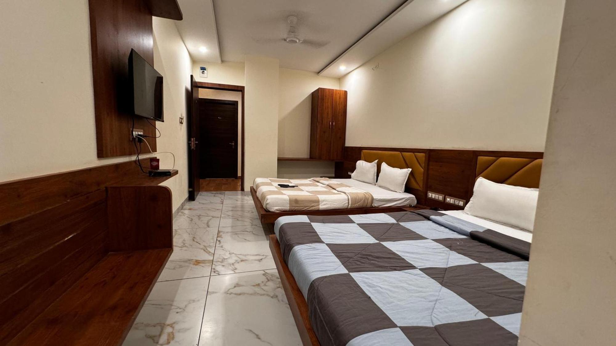 Hotel Prakasham Ujjain Exterior photo