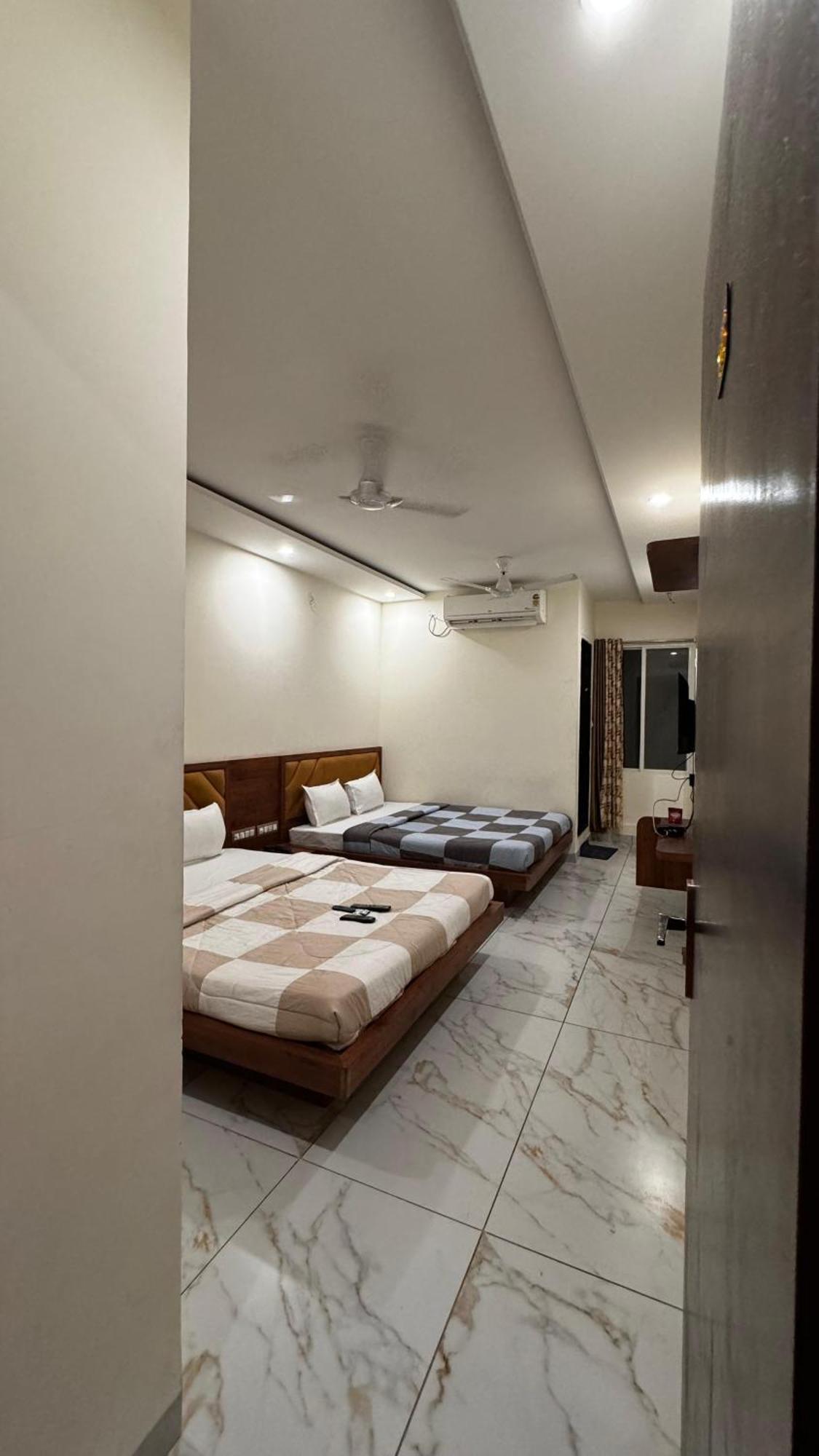 Hotel Prakasham Ujjain Exterior photo