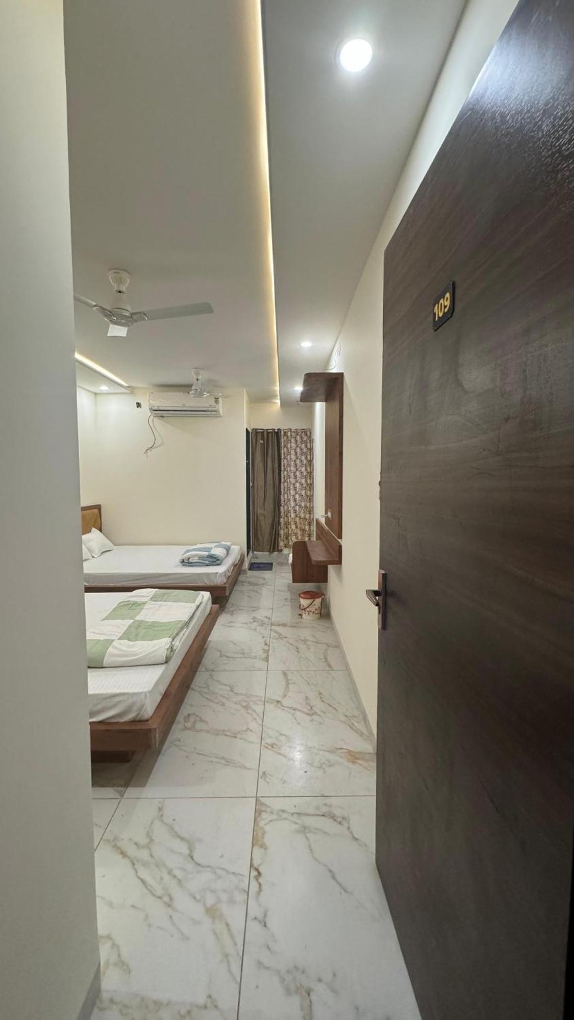 Hotel Prakasham Ujjain Exterior photo