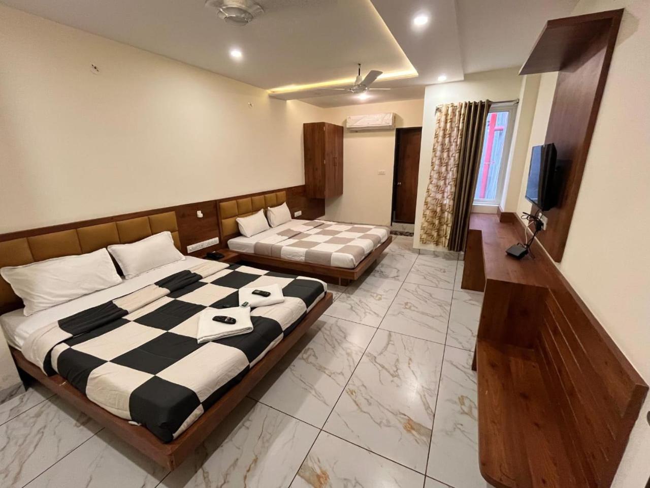 Hotel Prakasham Ujjain Exterior photo