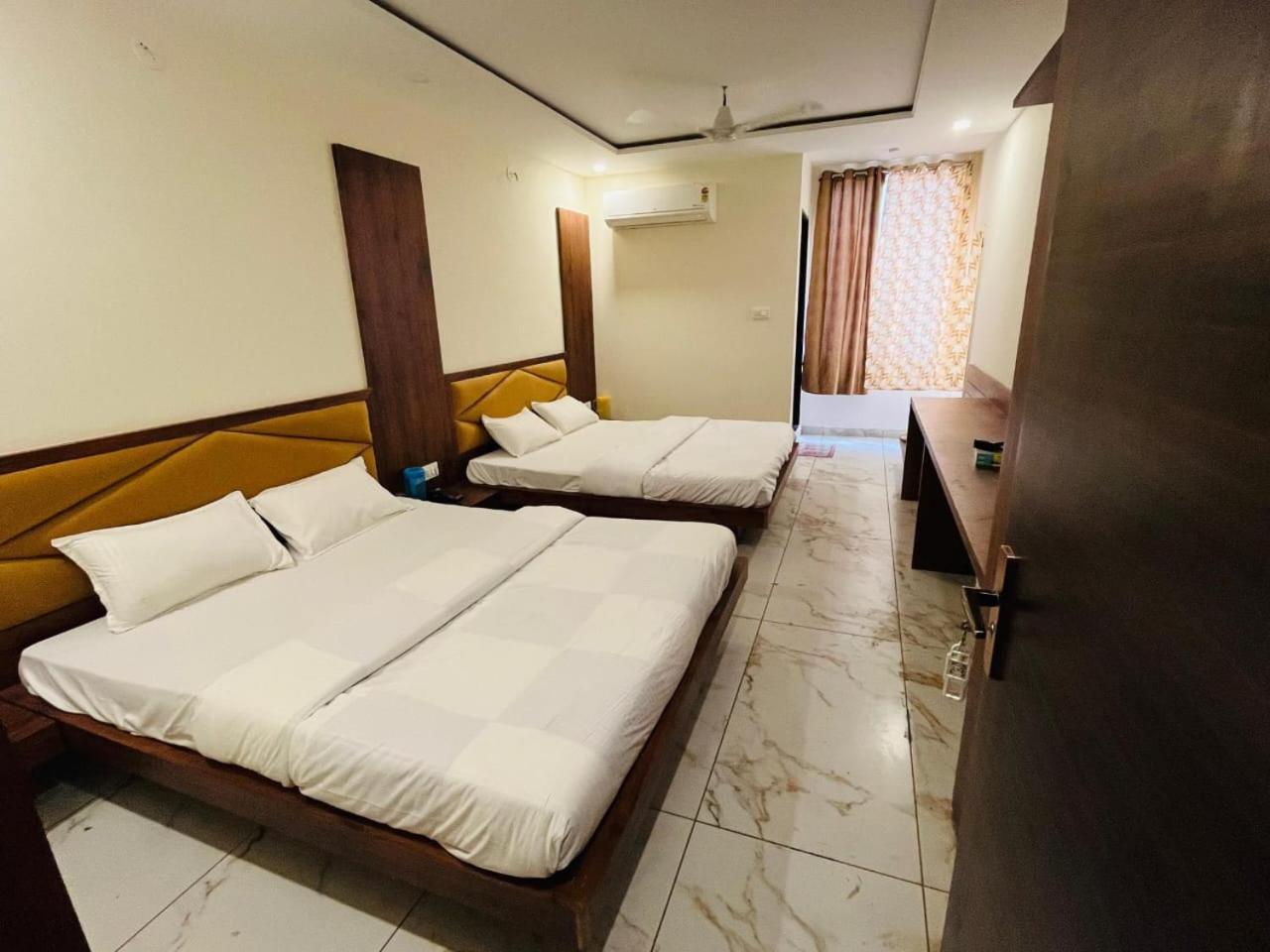 Hotel Prakasham Ujjain Exterior photo