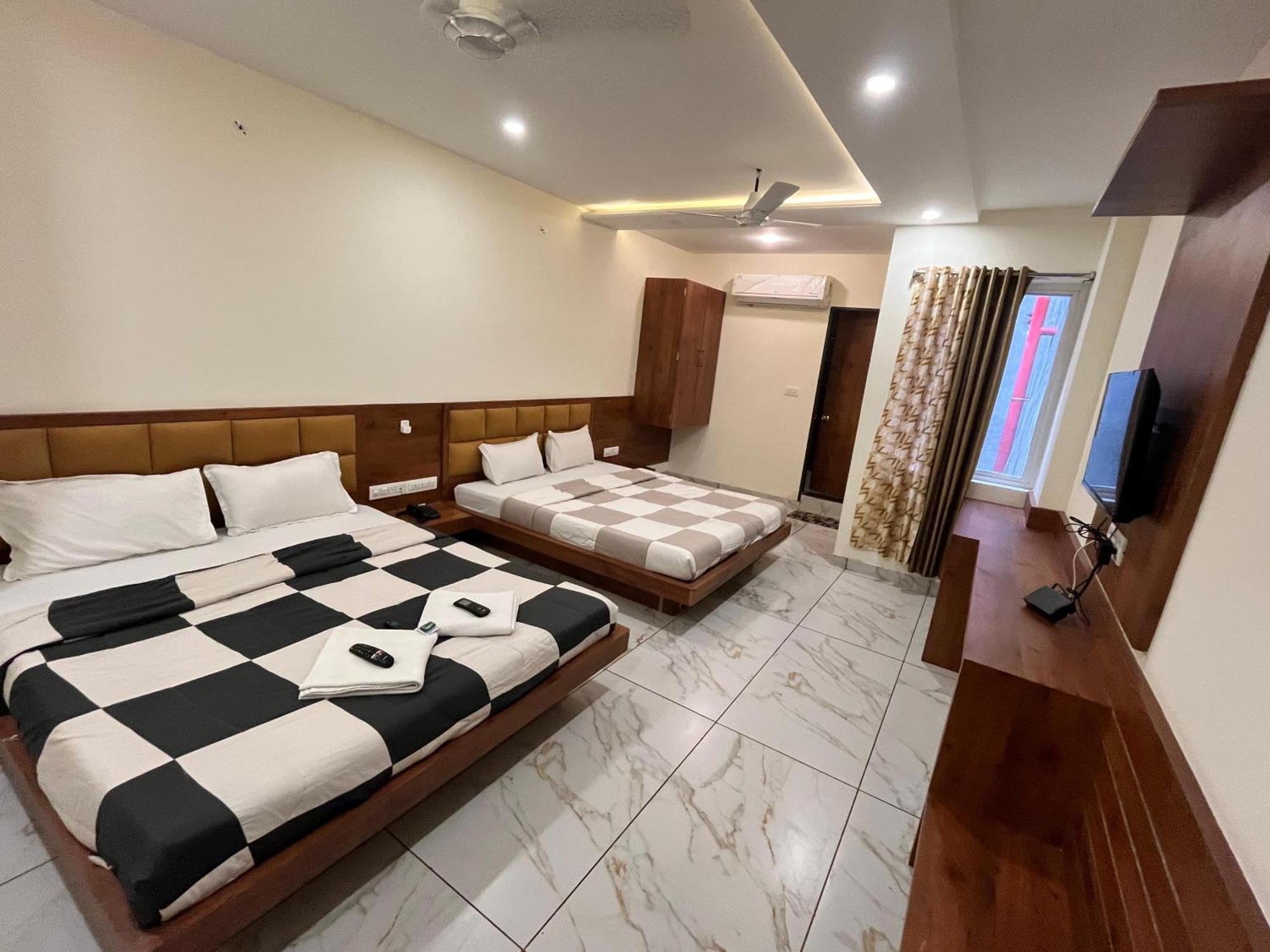 Hotel Prakasham Ujjain Exterior photo