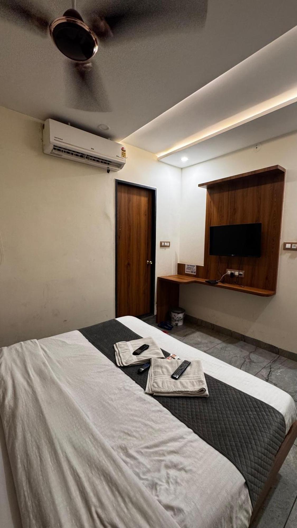 Hotel Prakasham Ujjain Exterior photo