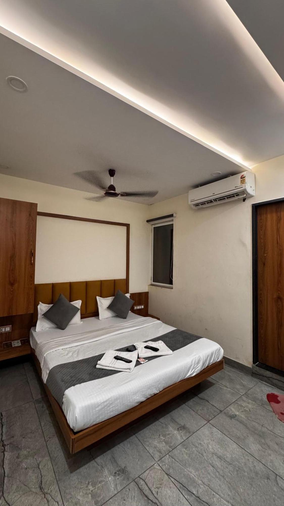 Hotel Prakasham Ujjain Exterior photo